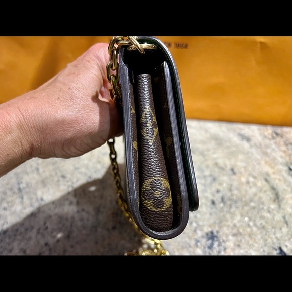 LOUIS VUITTON PALM TWIST MONOGRAM WALLET ON CHAIN - Picture 8 of 16